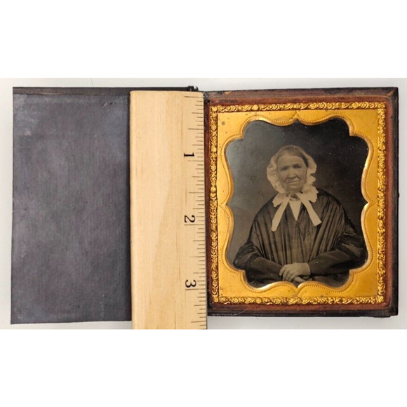 1/6th Plate Daguerreotype Of An Older Woman In Half A Union Case With Cover - Picture 3 of 11